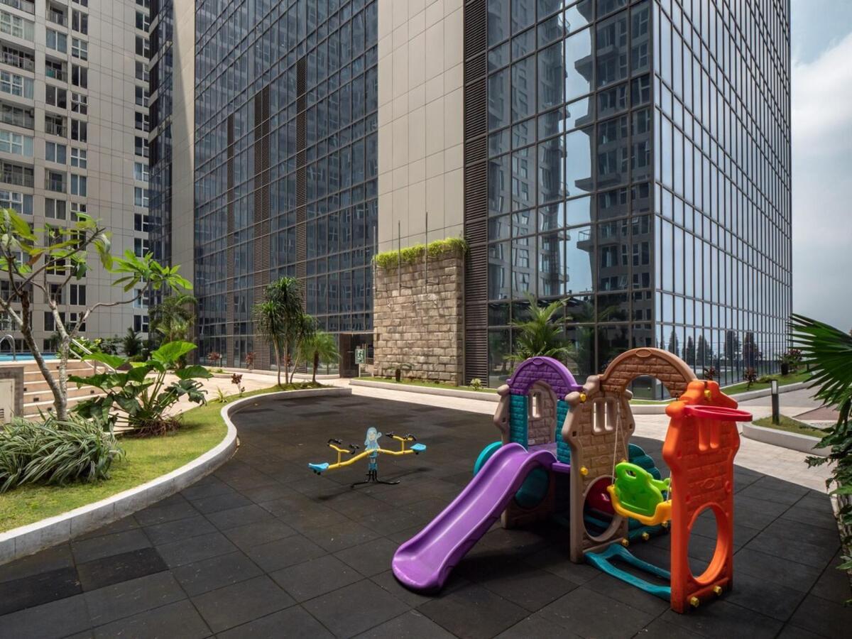 Huge Family Jati Junction - Pool & Gym Apartemen
