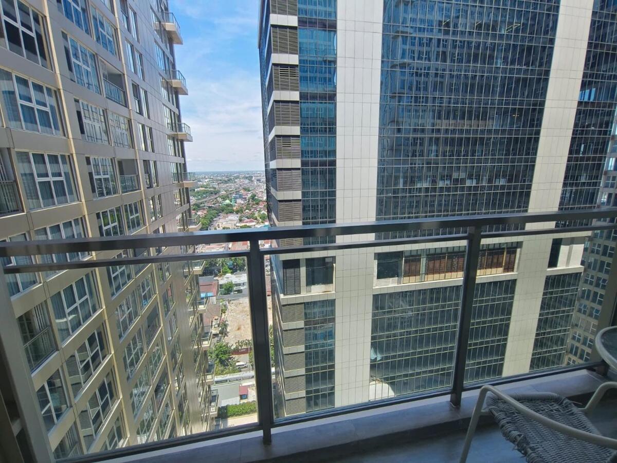 Apartemen Huge Family Jati Junction - Pool & Gym *